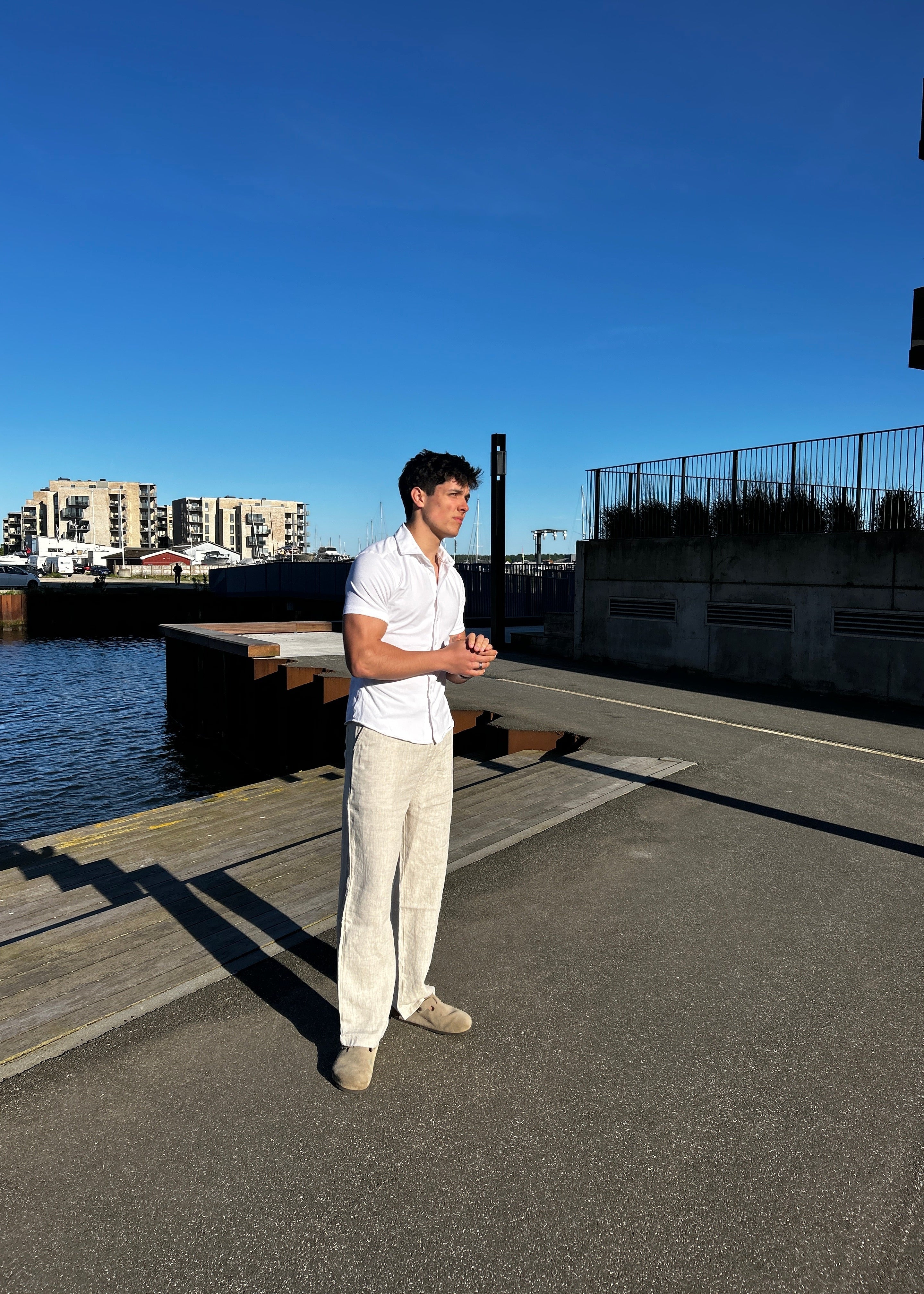 KORTÆRMET ESSENTIAL STRETCHY SKJORTE - HVID