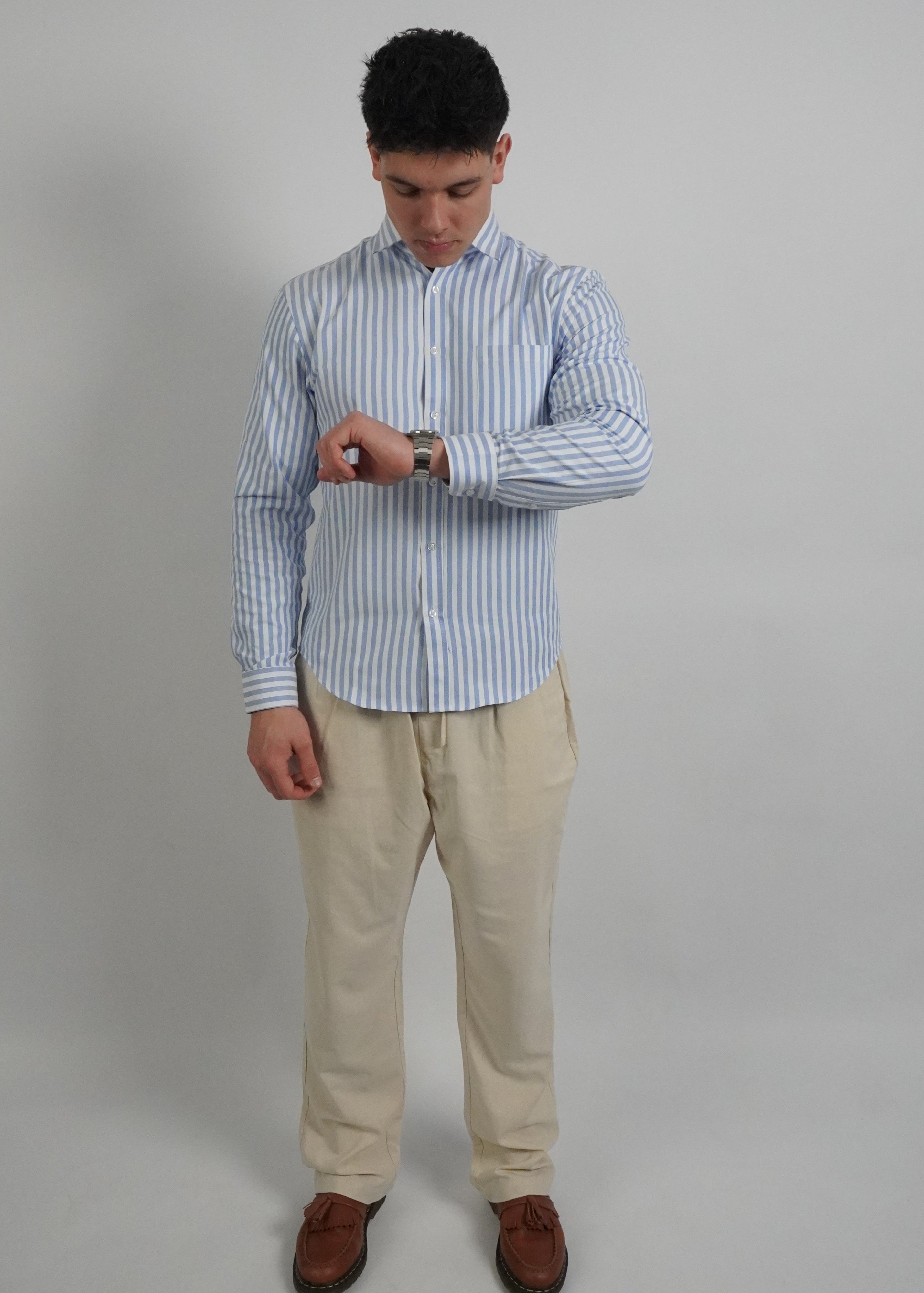 LANGÆRMET SKJORTE - BREDE BLÅSTRIBET