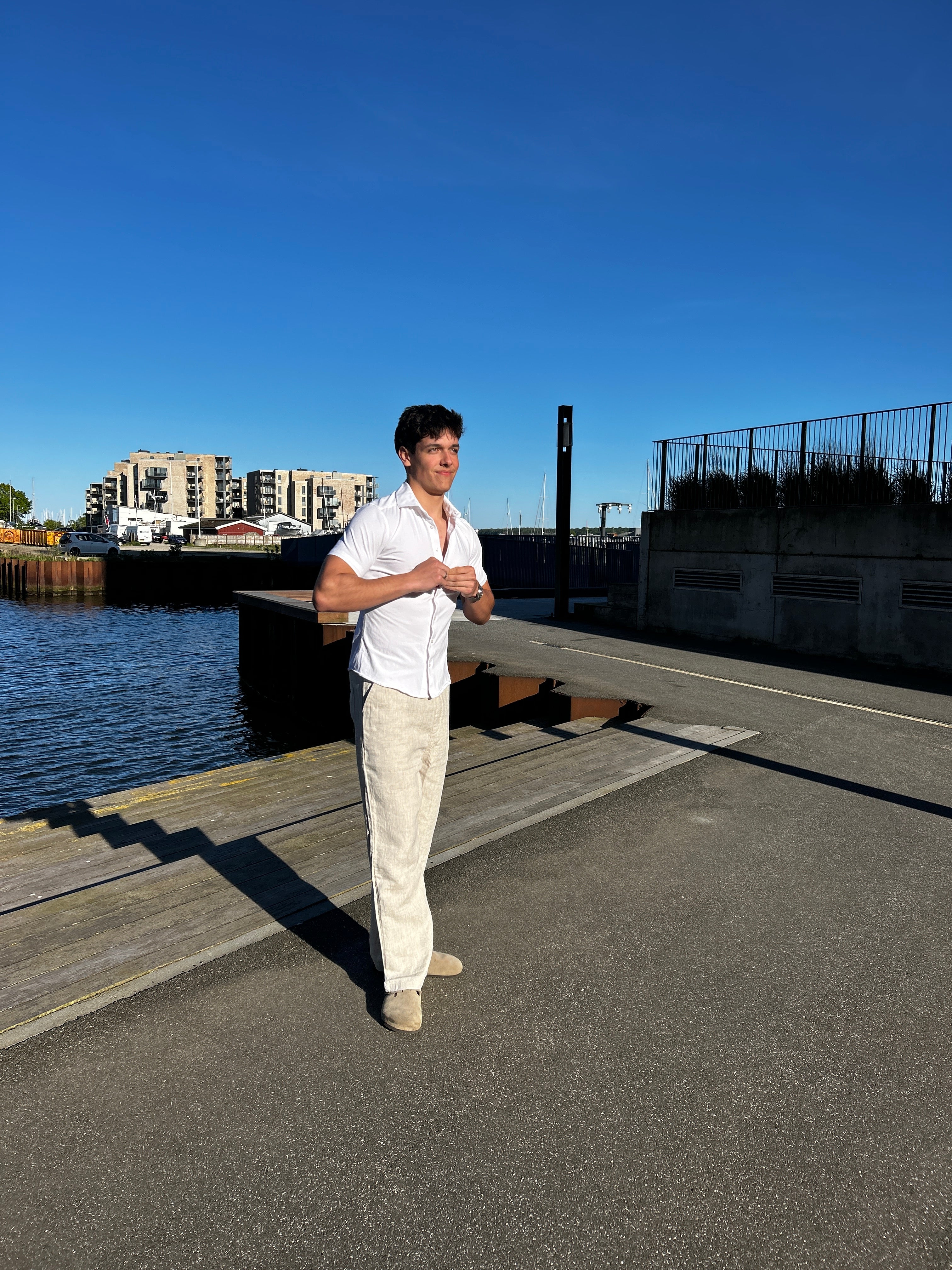 KORTÆRMET ESSENTIAL STRETCHY SKJORTE - HVID