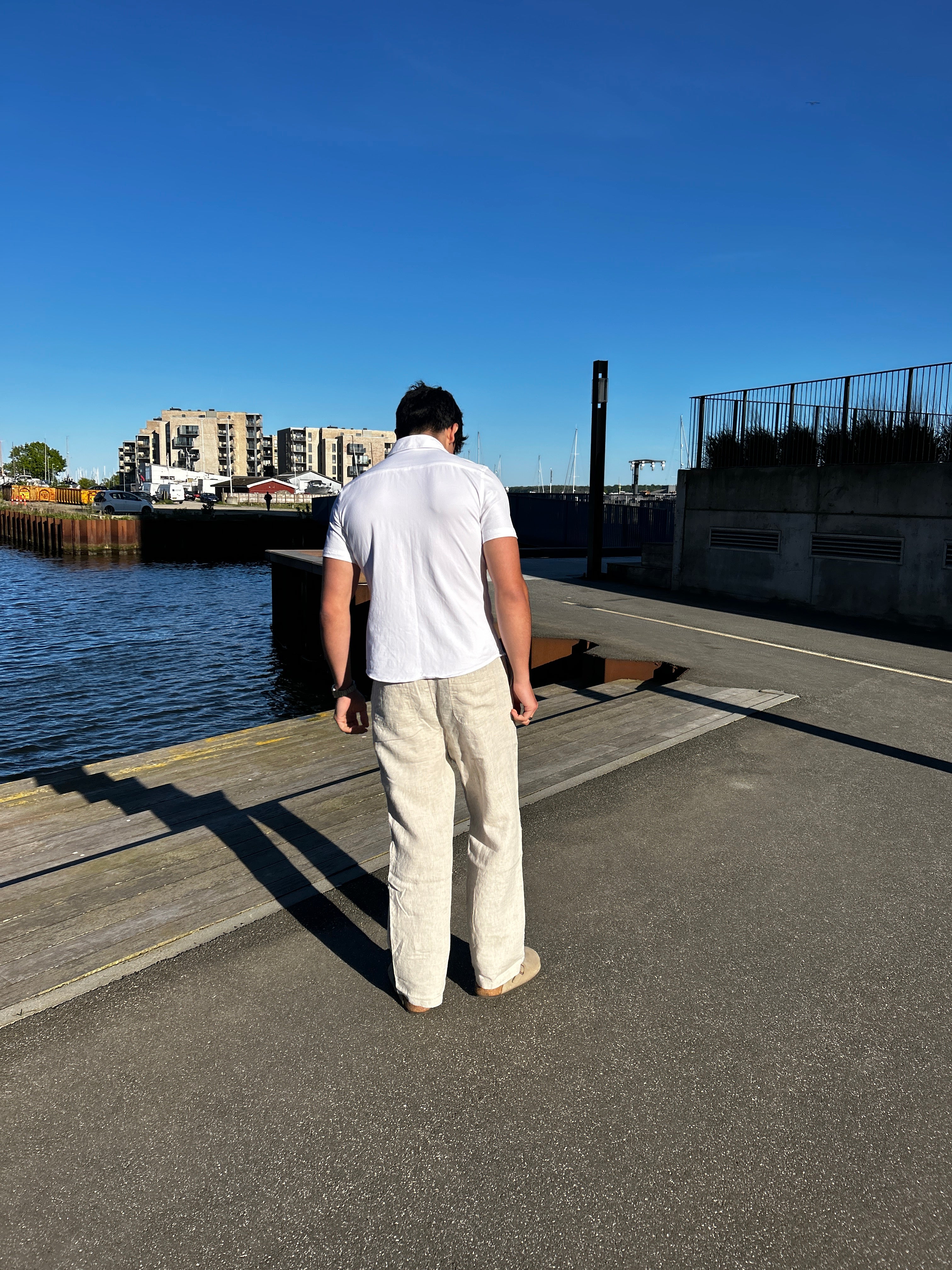 KORTÆRMET ESSENTIAL STRETCHY SKJORTE - HVID