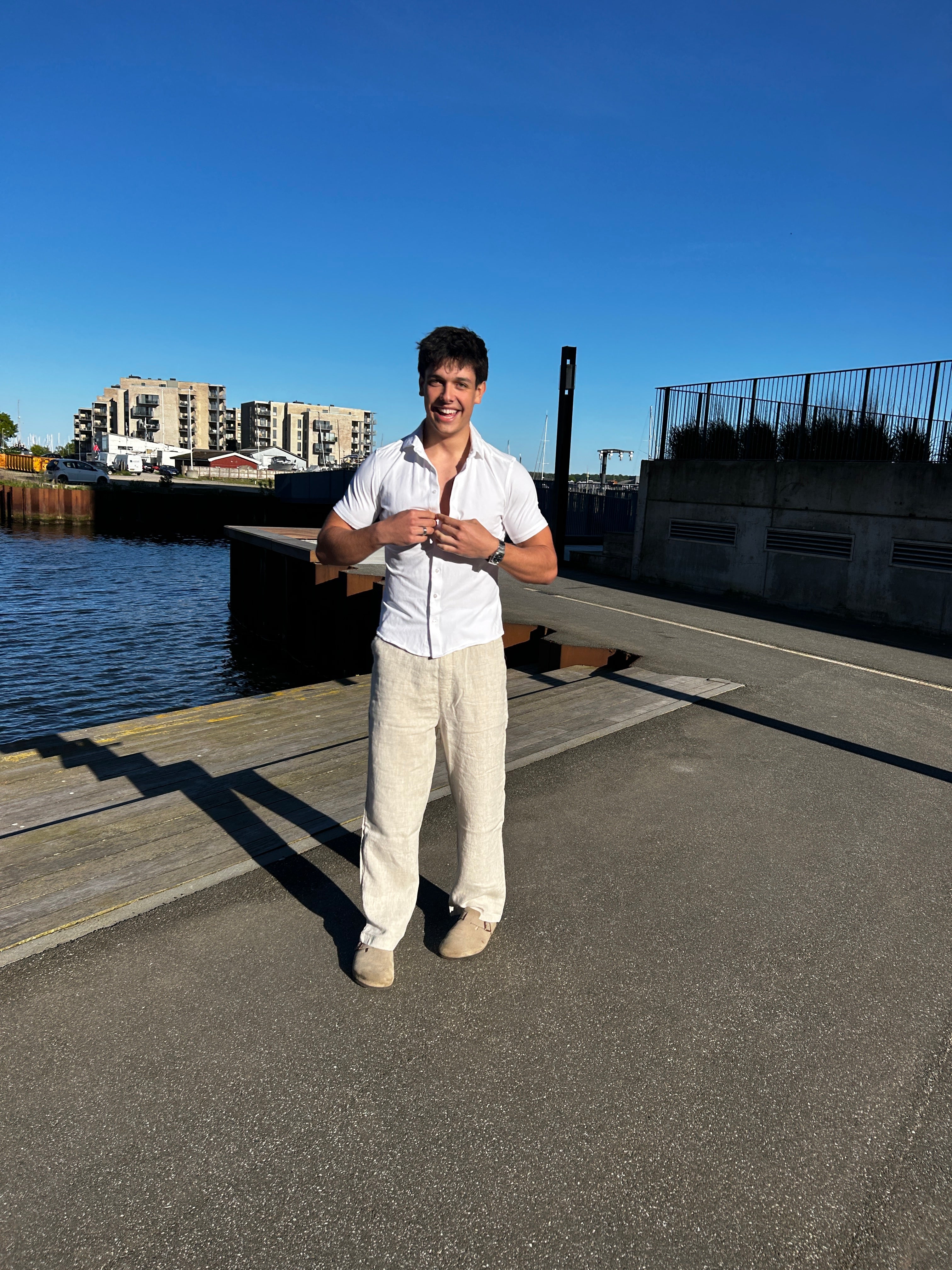 KORTÆRMET ESSENTIAL STRETCHY SKJORTE - HVID