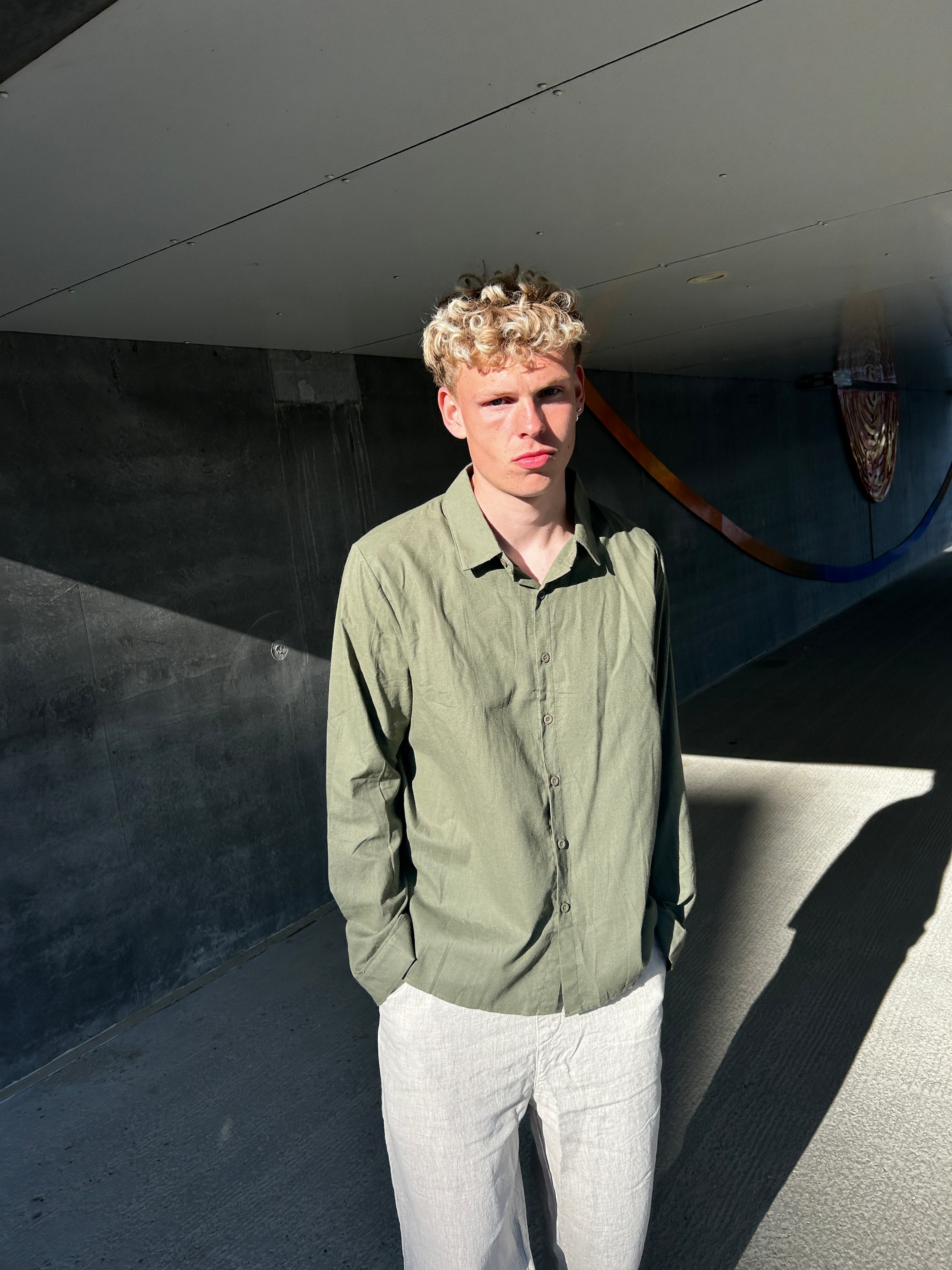 LANGÆRMET HØRSKJORTE - OLIVEN GRØN