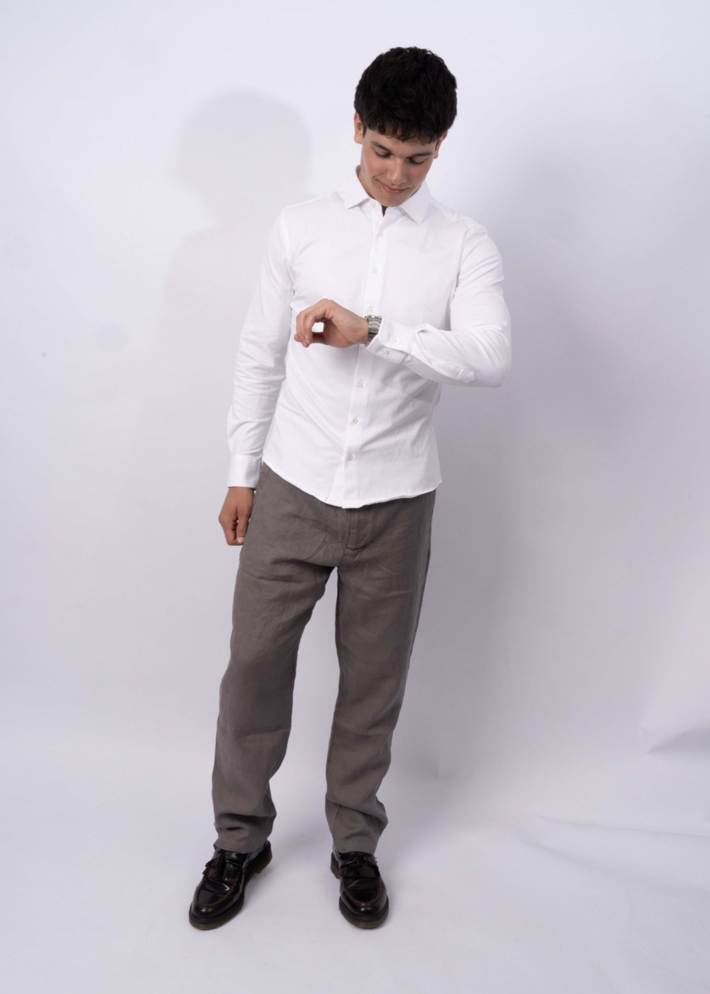 LANGÆRMET ESSENTIAL STRETCHY SKJORTE - HVID