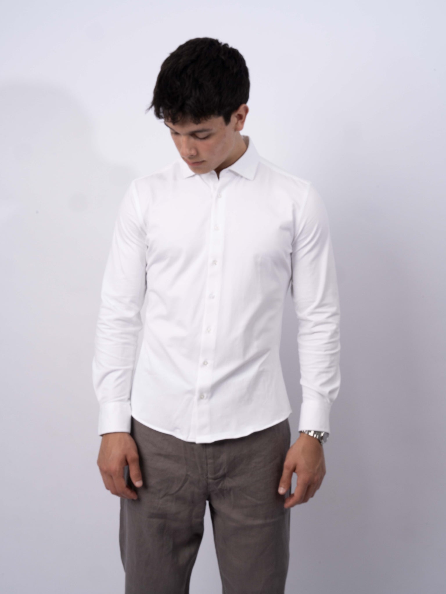 LANGÆRMET ESSENTIAL STRETCHY SKJORTE - HVID