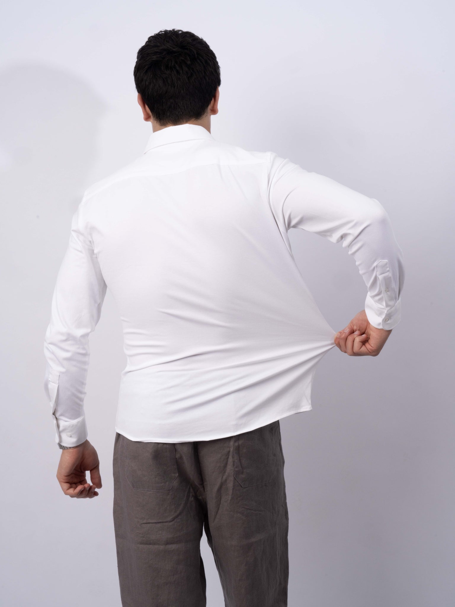 LANGÆRMET ESSENTIAL STRETCHY SKJORTE - HVID