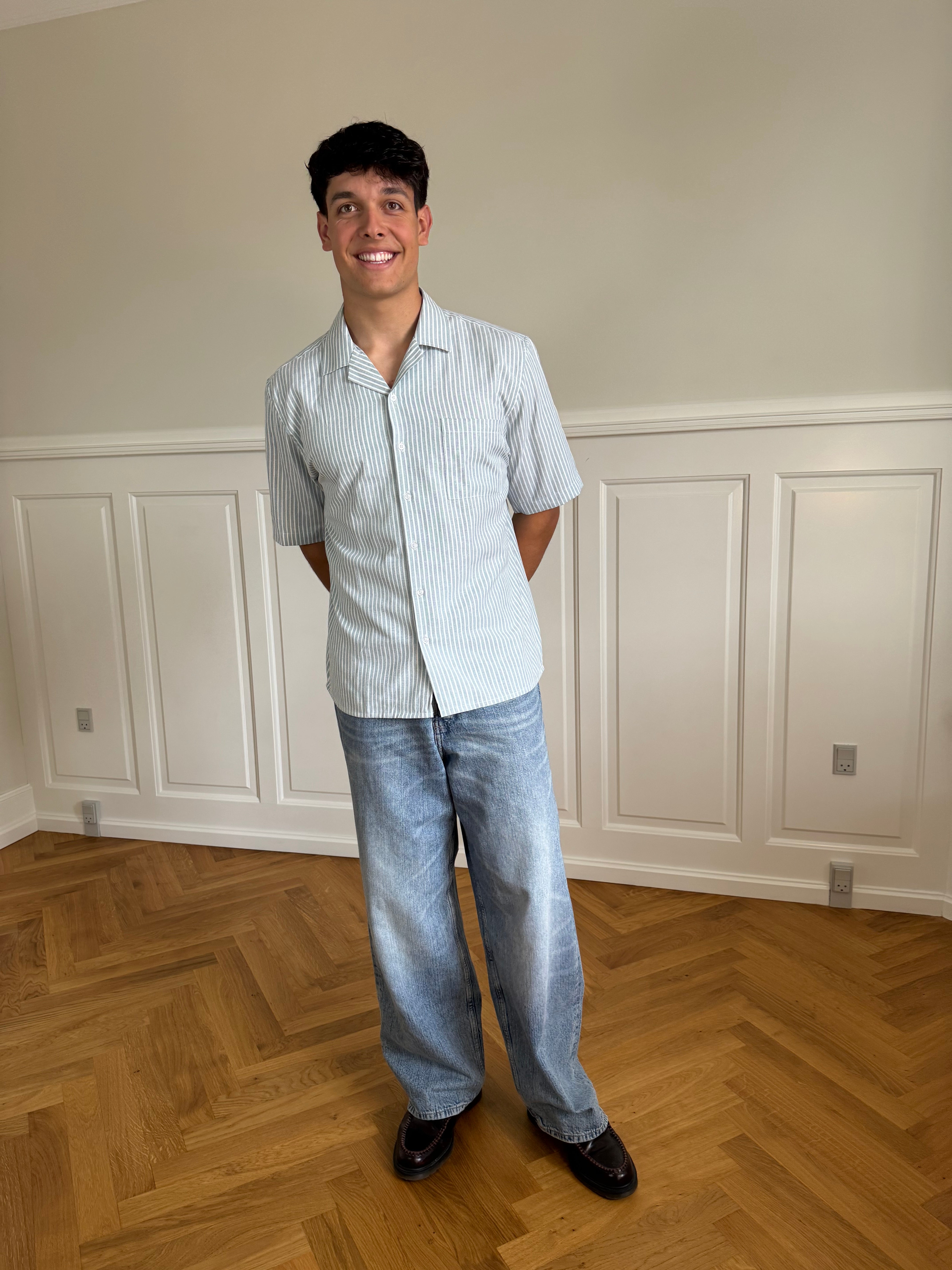 KORTÆRMET SKJORTE - GRØNSTRIBET