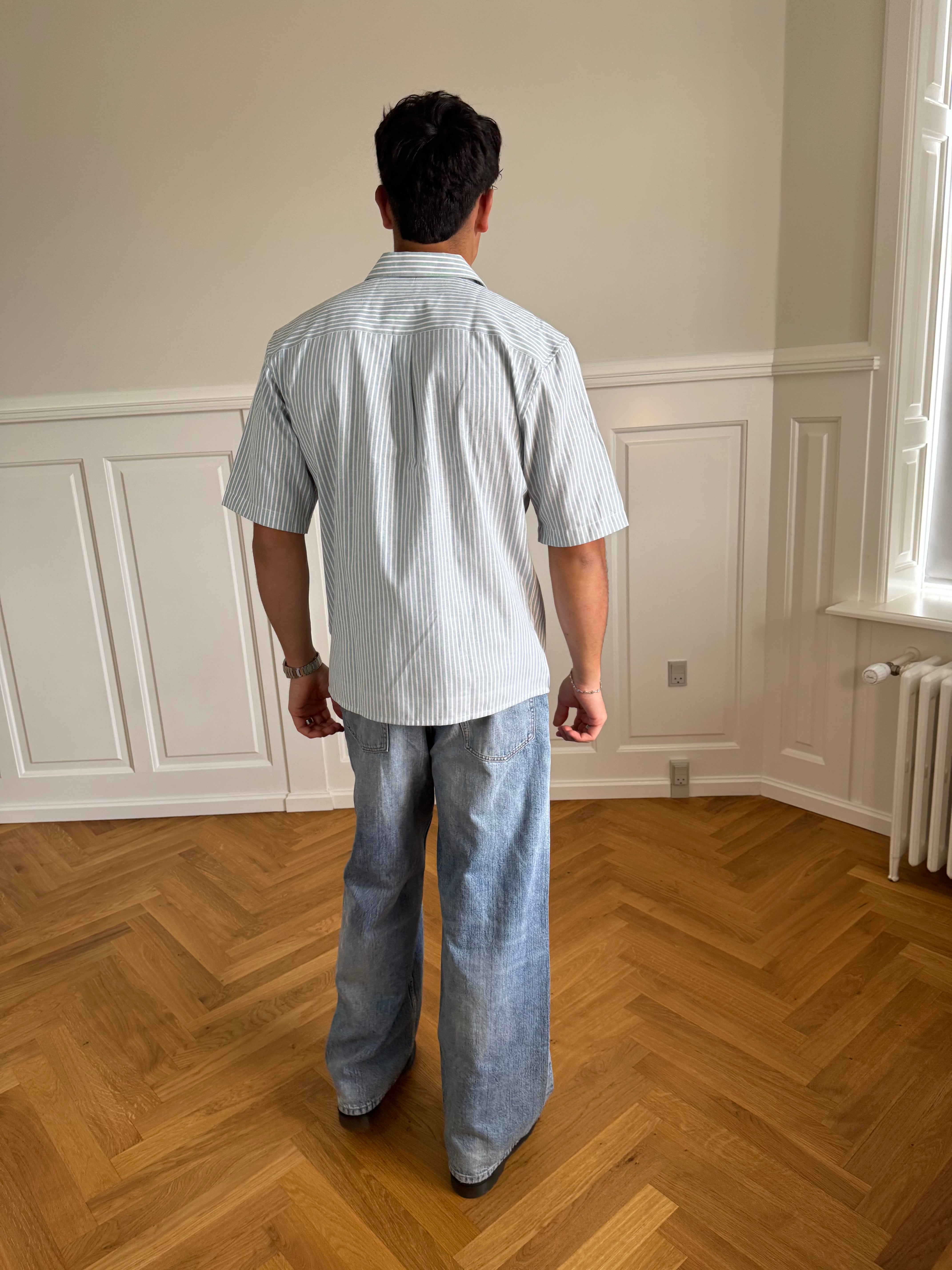 KORTÆRMET SKJORTE - GRØNSTRIBET