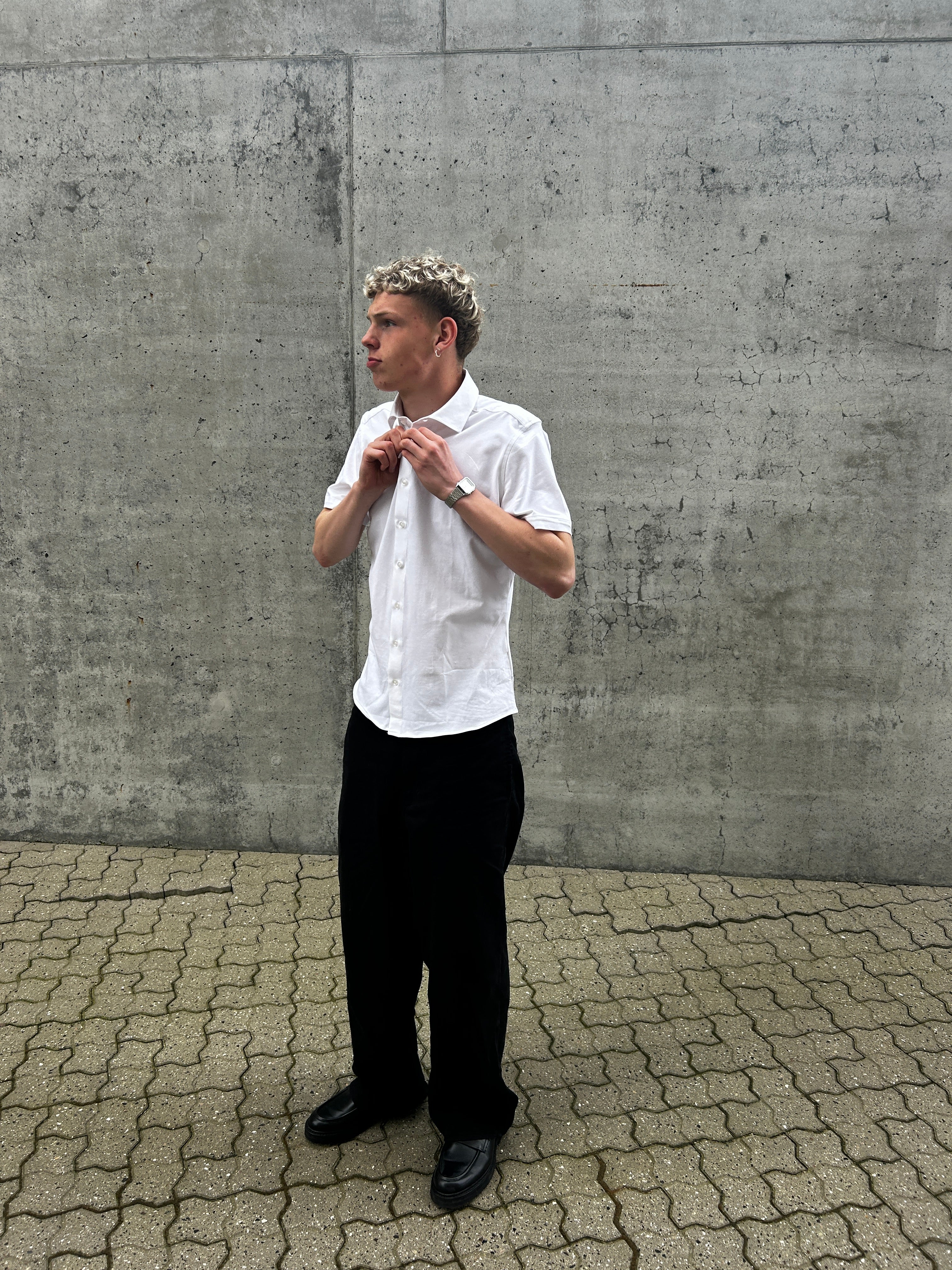 KORTÆRMET ESSENTIAL STRETCHY SKJORTE - HVID