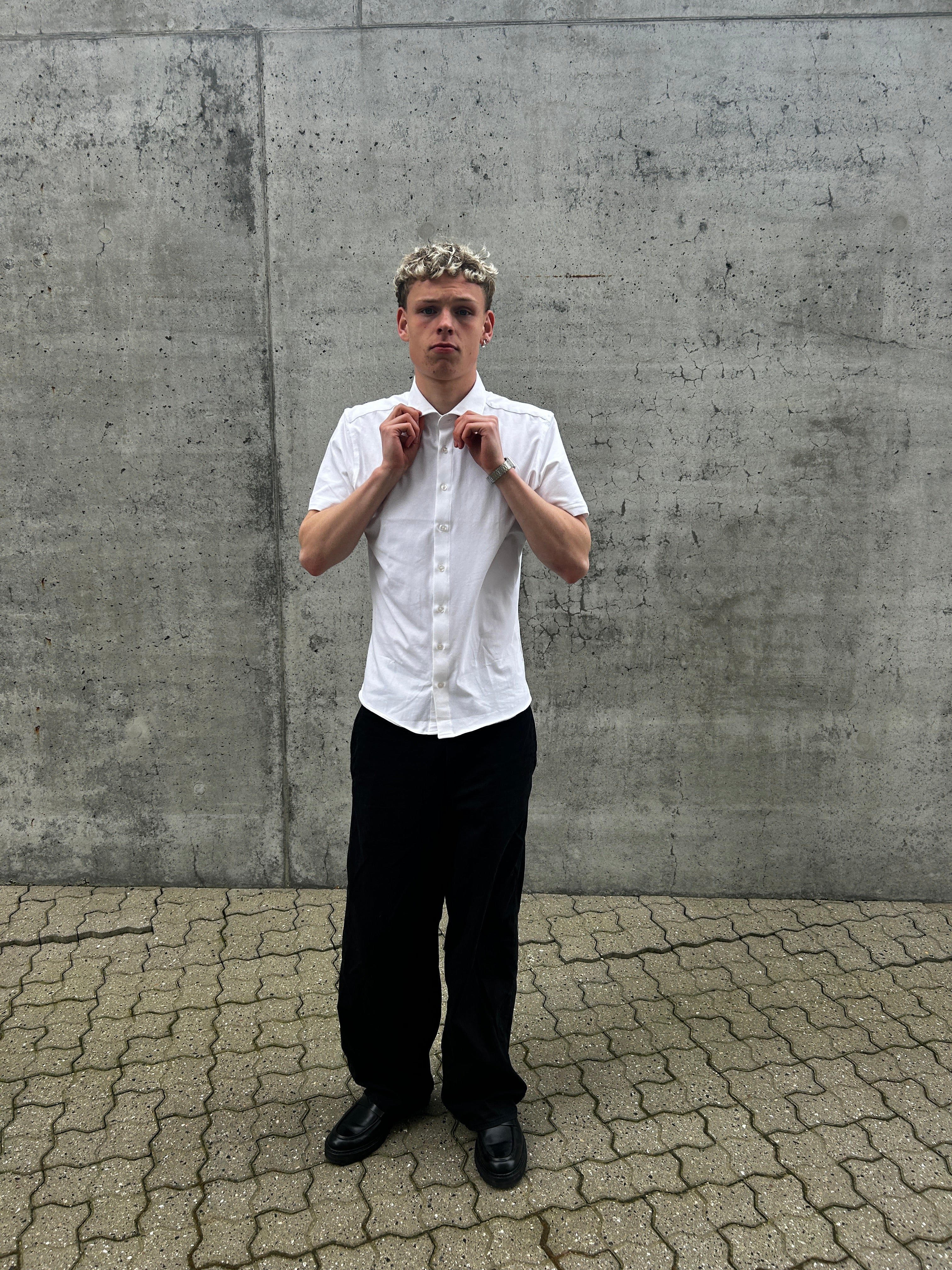 KORTÆRMET ESSENTIAL STRETCHY SKJORTE - HVID