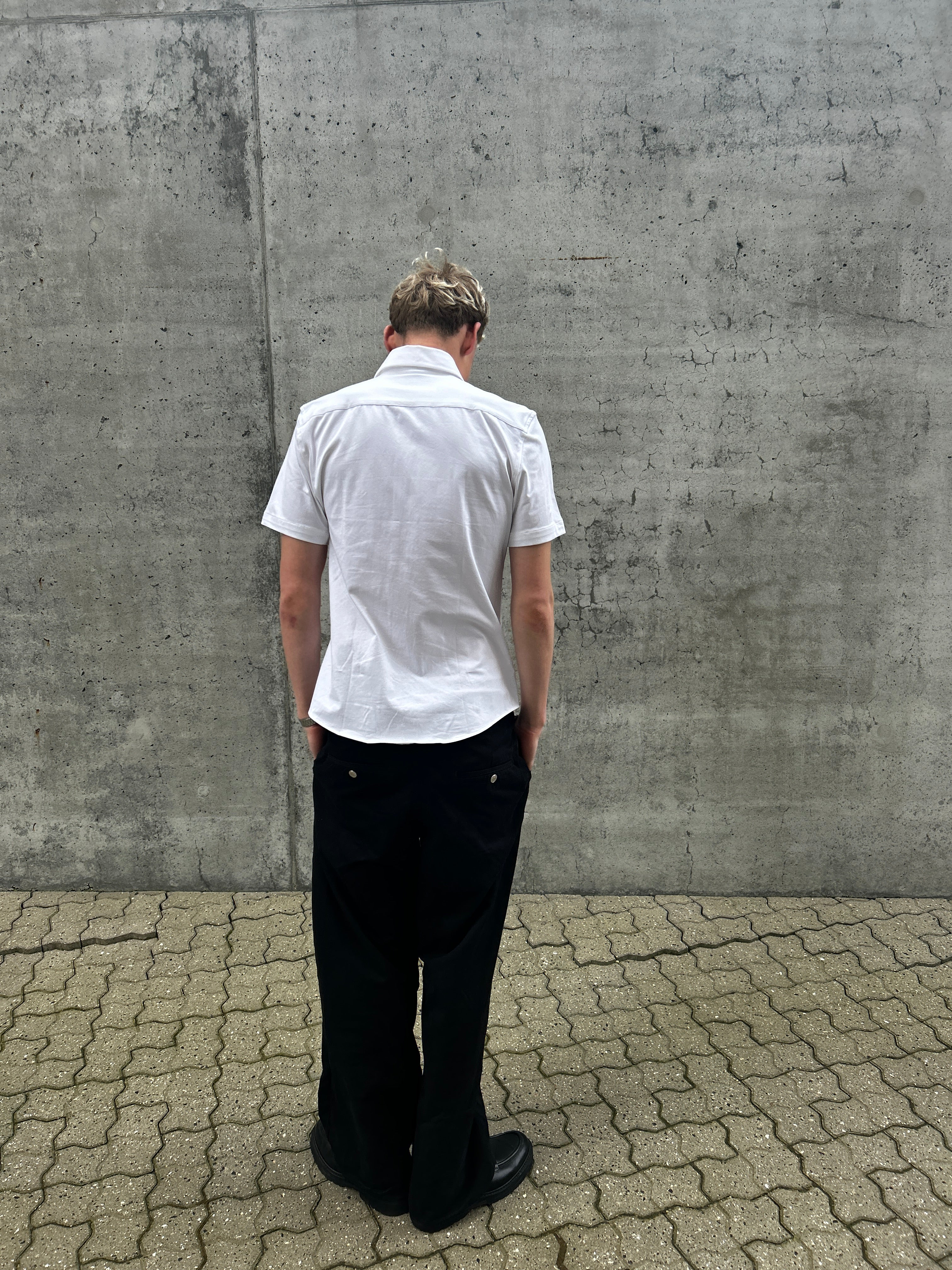 KORTÆRMET ESSENTIAL STRETCHY SKJORTE - HVID