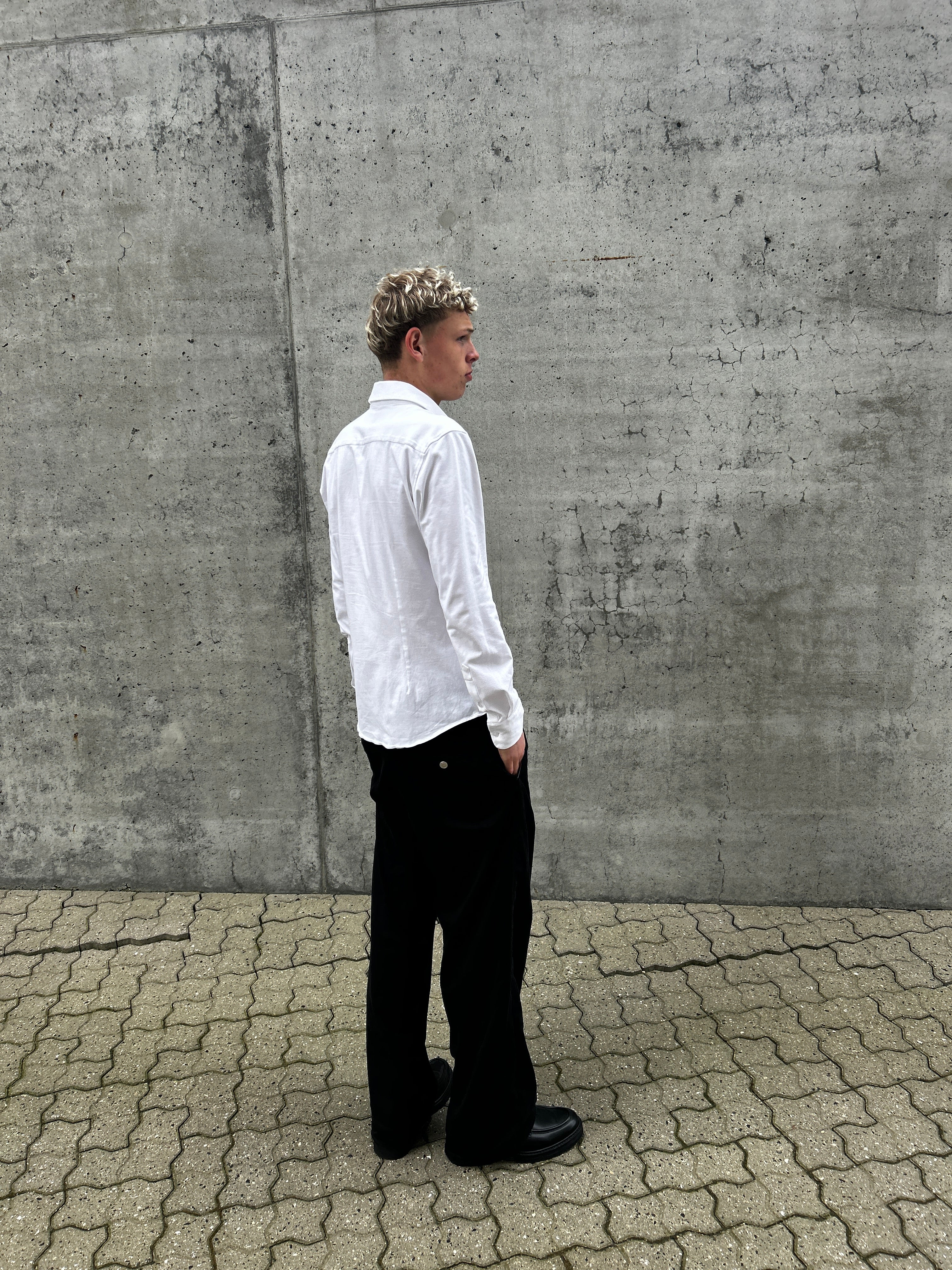 LANGÆRMET ESSENTIAL STRETCHY SKJORTE - HVID