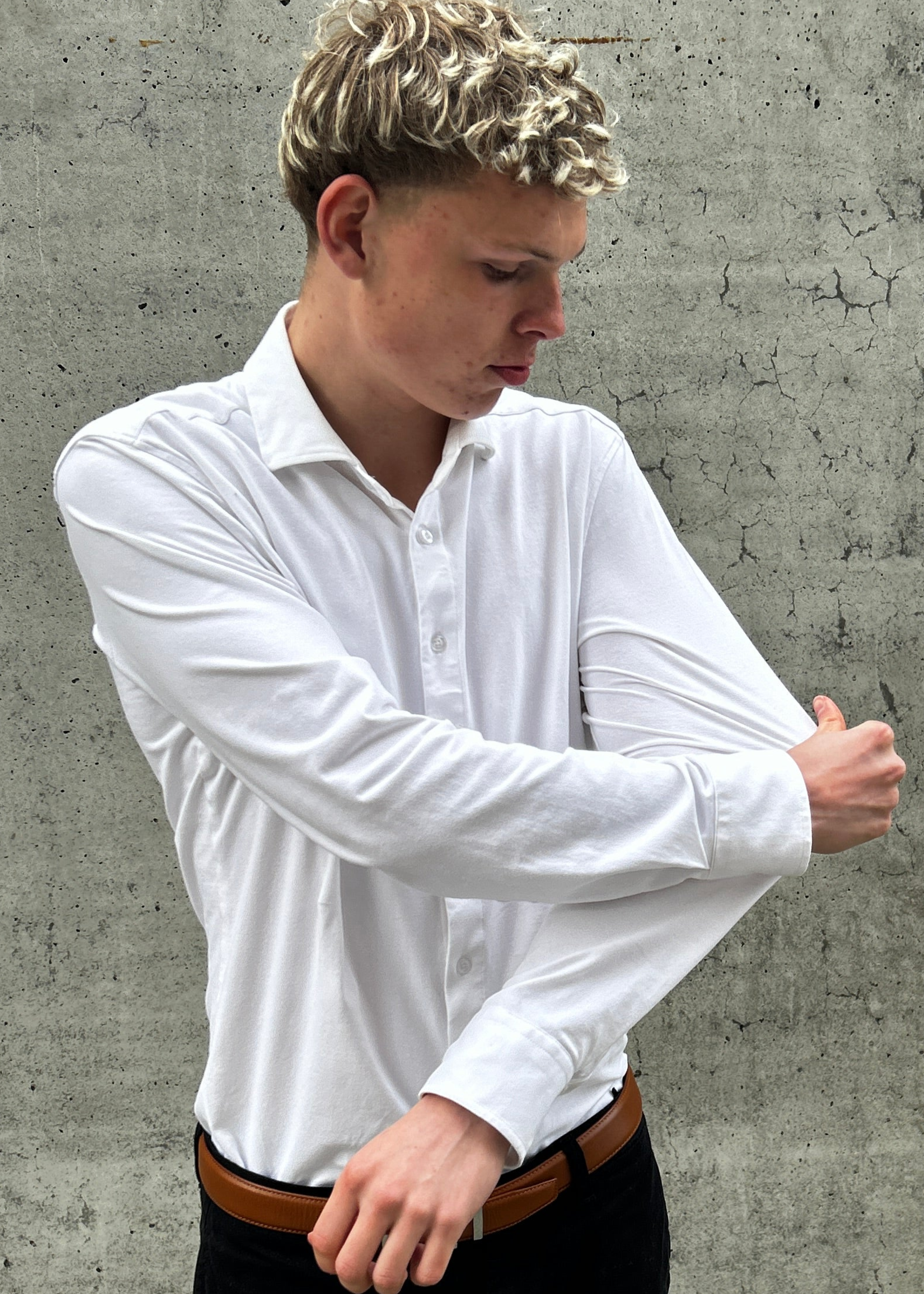 LANGÆRMET ESSENTIAL STRETCHY SKJORTE - HVID