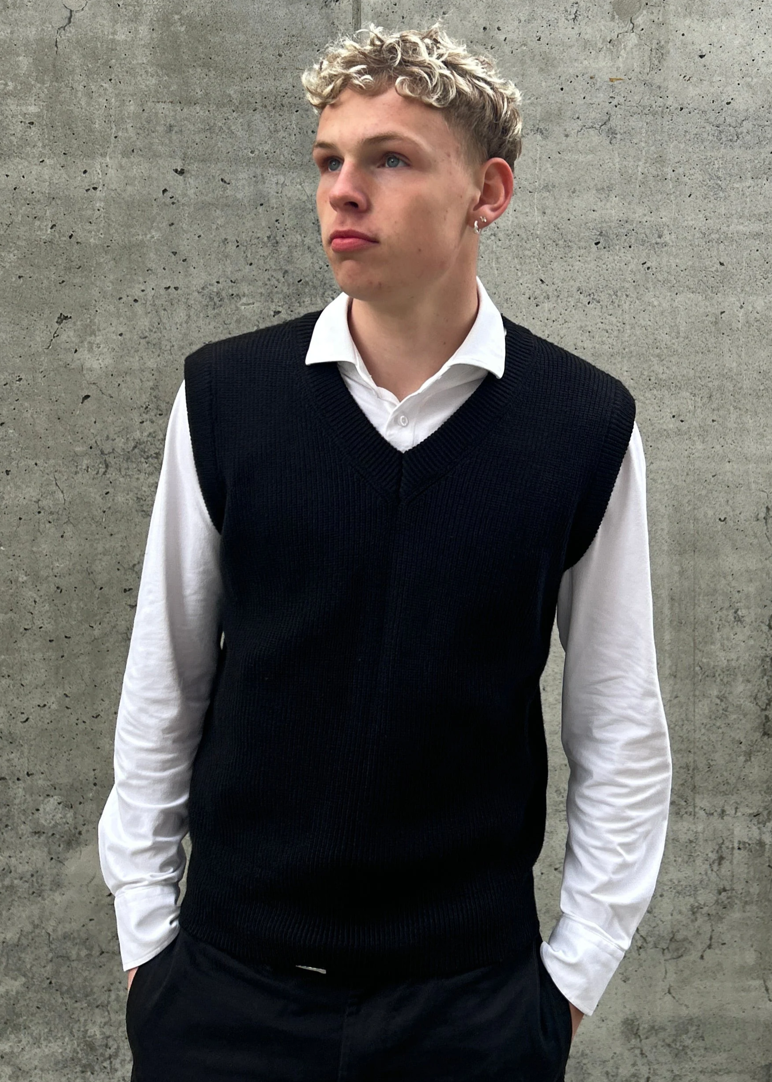 STRIKVEST - SORT