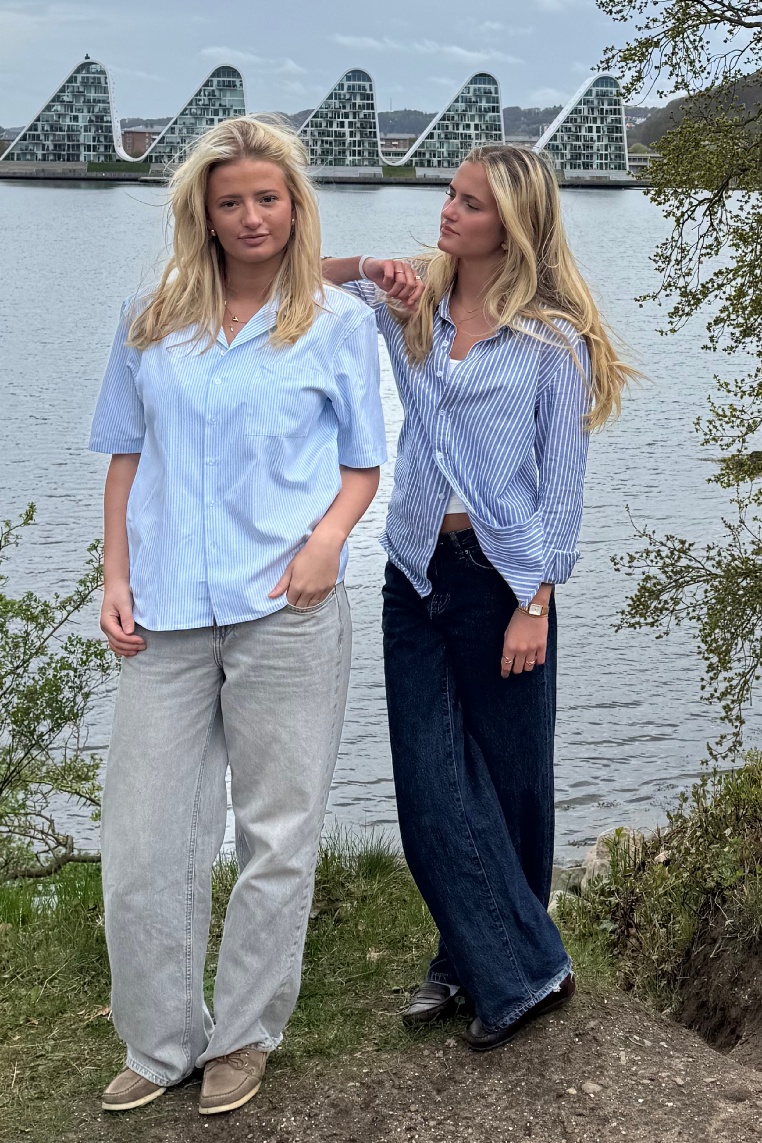 LANGÆRMET SKJORTE - BLÅSTRIBET